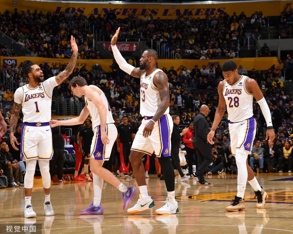 仍三人缺席 仍三人缺席