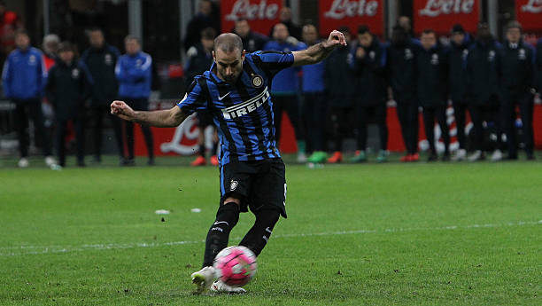 有人讚美他 有人讚美他